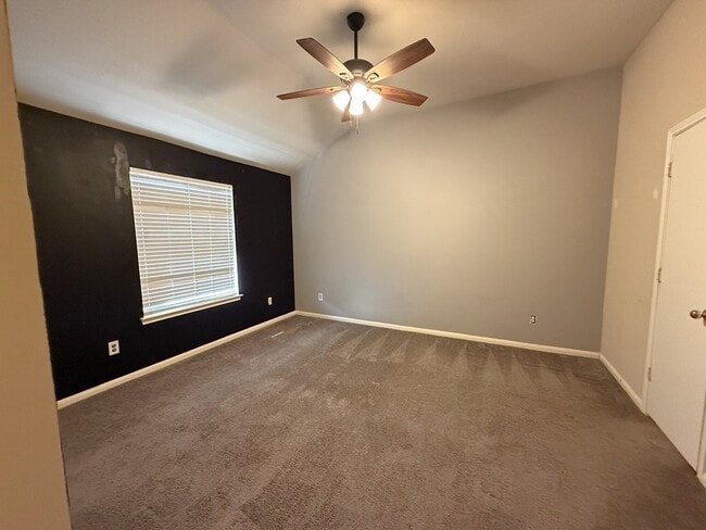 Building Photo - 2746 Hidden Spring Falls