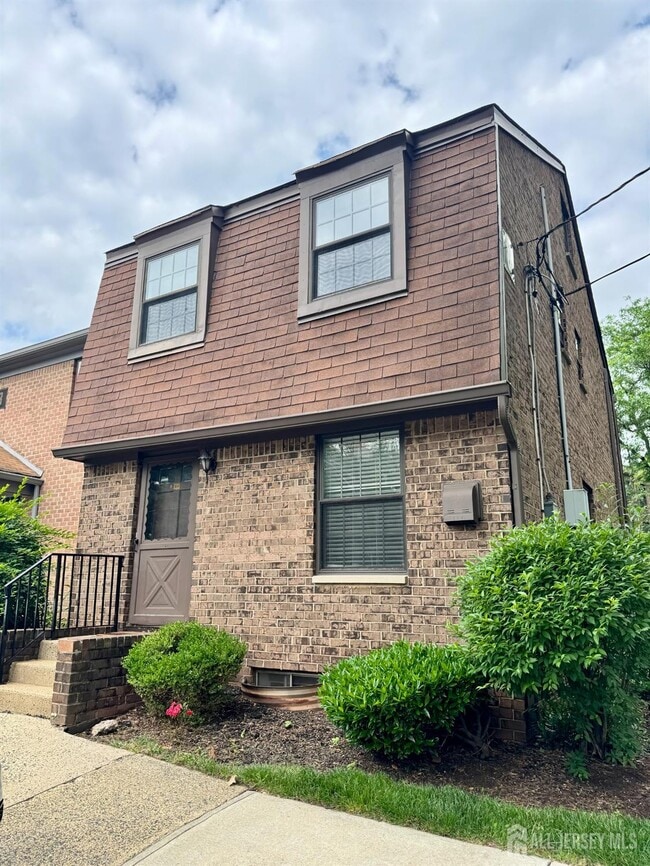 Primary Photo - 323 Gill Ln