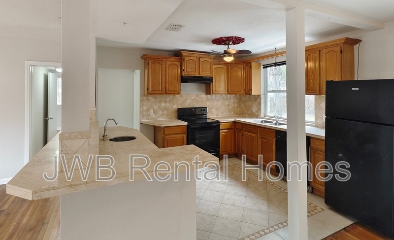 Building Photo - 6330 Hyde Park Haven