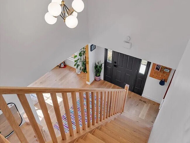 Building Photo - 1304 Lawrence Ave