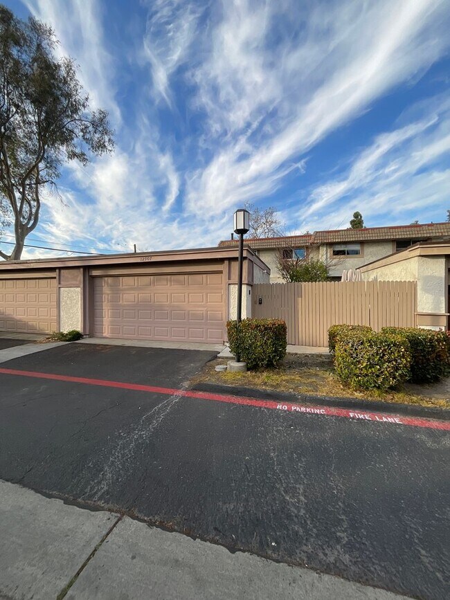 Building Photo - Garden Park Townhomes: 3 Bedroom 3 Bath At...