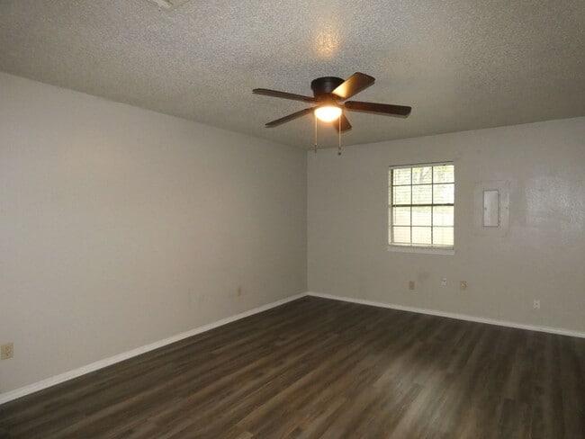 Building Photo - 325 Asbury Dr