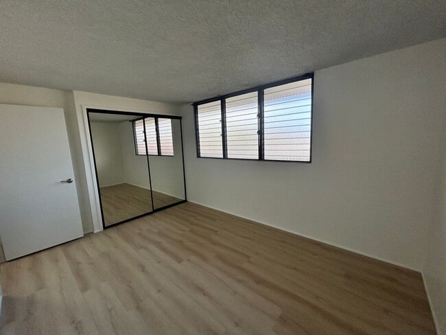 Building Photo - Great McCully 1-bedroom