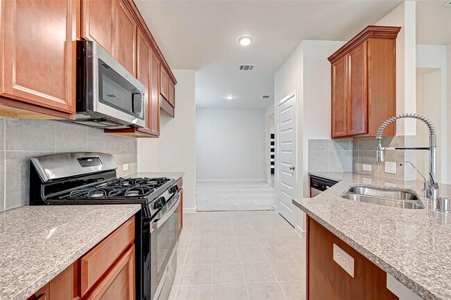 Building Photo - 18822 Fulvetta Haven Way