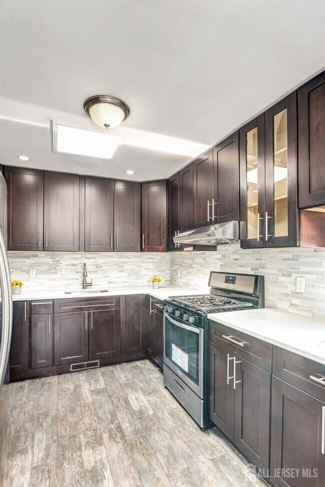 Building Photo - 167 N Main St