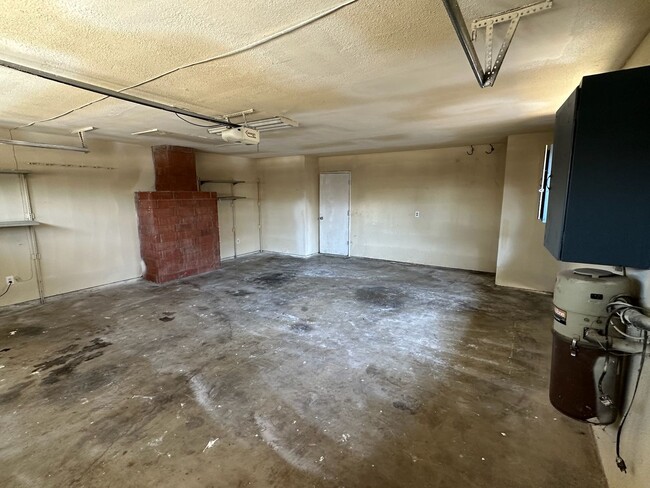 Building Photo - 1364 E Carmelo Ave