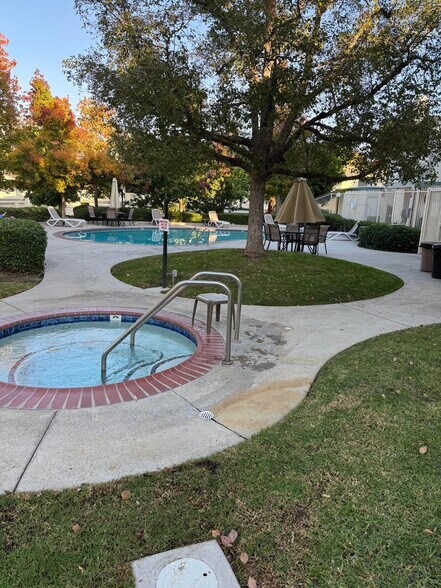 Building Photo - 10512 Sunland Blvd