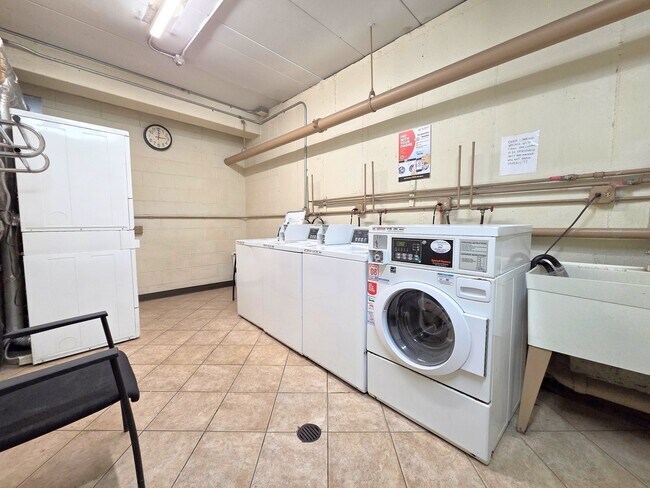 Building Photo - 5001 Carriage Way Dr