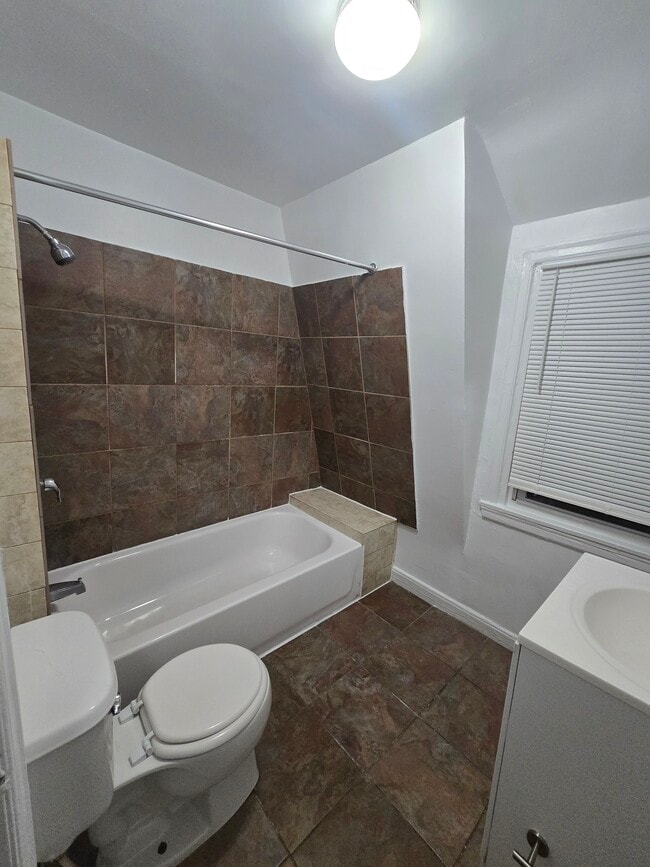 Building Photo - 3413 W 10th St