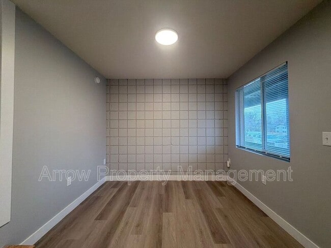 Building Photo - 877 N 26th St