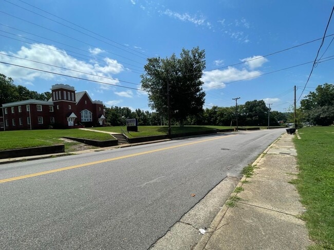 Building Photo - Lawrenceville Home with Lots of Charm and Space