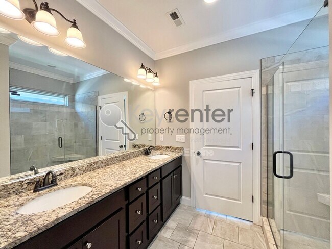 Building Photo - 2758 Waterhaven Dr