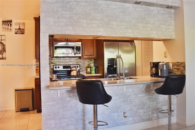 Building Photo - 10610 SW 158th Ct