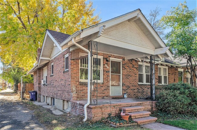 Building Photo - Spacious 2 bedroom home in the heart of City Park! LEASING SPECIAL INFO BELOW