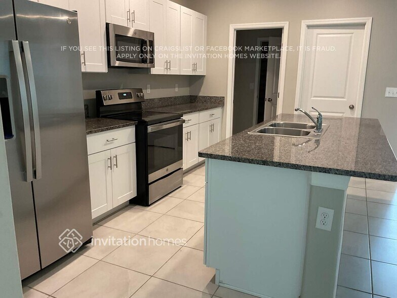 Building Photo - 2258 Jungle Dr