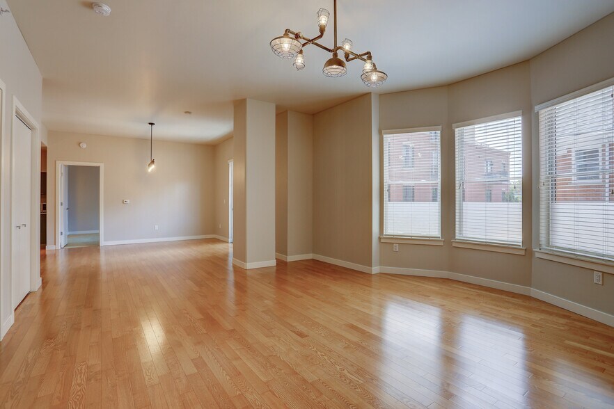 Building Photo - 410 Acoma St
