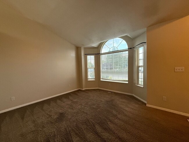 Building Photo - Spacious 5-Bedroom Home in Clinton!