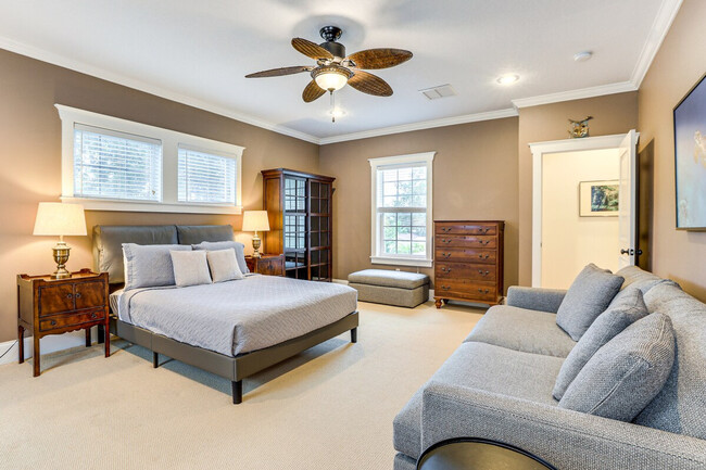 Building Photo - 166 21st Ave N