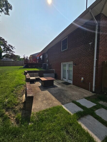 Private Entry - 3503 Dunnington Rd