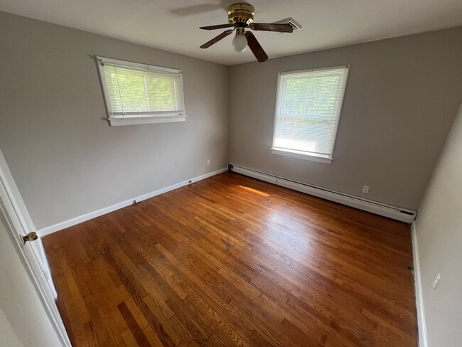 Building Photo - Very Spacious 3 bdrm/1 bth House Located in Henrico's West End!!