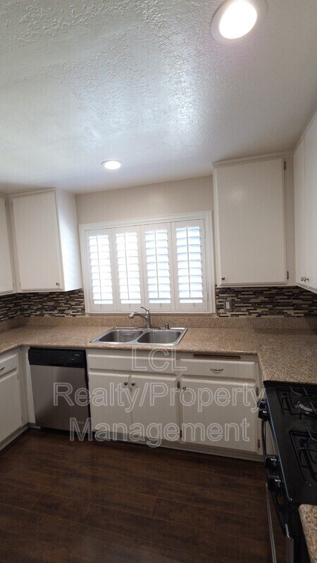 Building Photo - 29940 Evans Rd