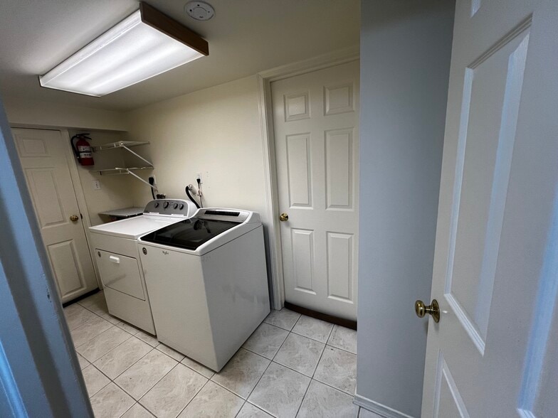 Laundry Room - 2457 4th Ave