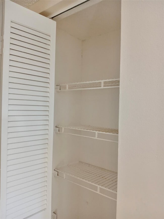 Building Photo - 4131 Oak Terrace Dr