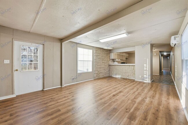 Building Photo - 1307 Oakridge Rd