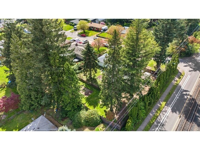 Building Photo - Quarter Acre Comfort