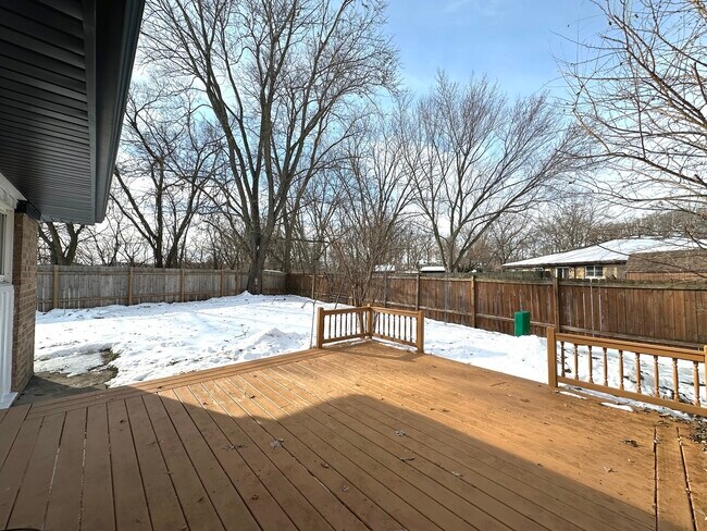 Building Photo - 1410 Beverly Ln