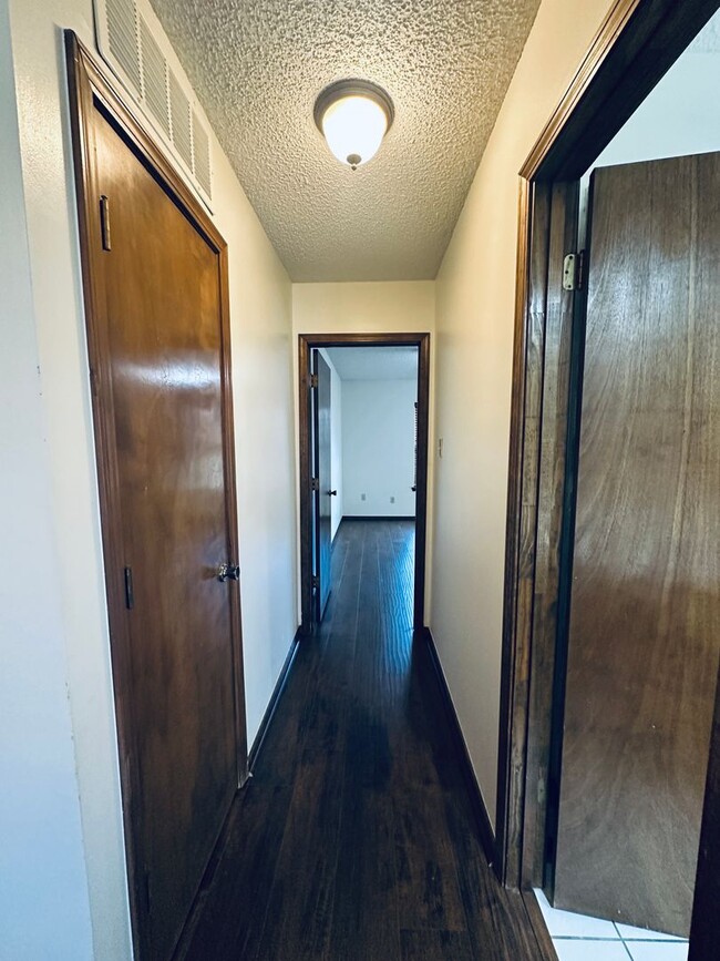 Building Photo - 3406 Erin Oaks St