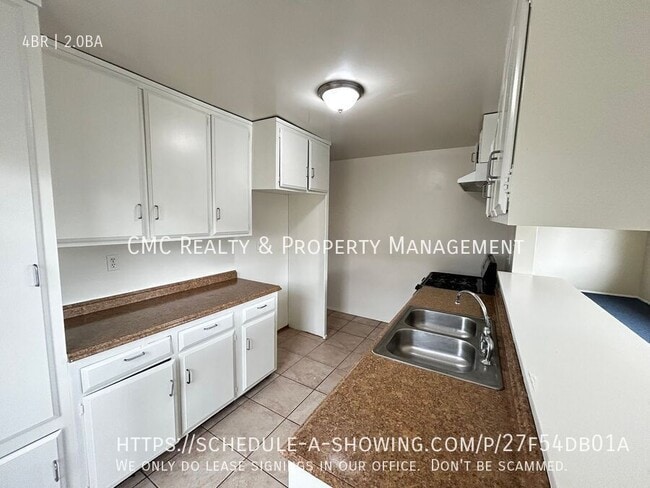 Building Photo - 2039 Lewis Ave