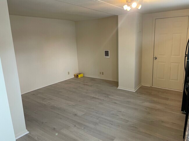 Building Photo - Summit