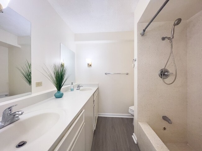 Building Photo - Fully Renovated 1 BR Unit at Kapiolani Manor