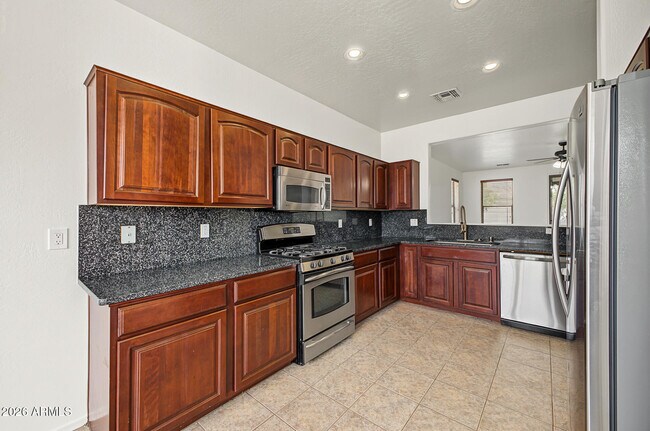 Building Photo - 15398 W MacKenzie Dr