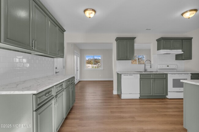 Building Photo - 64 Georgetown Blvd