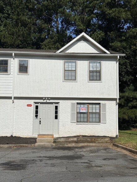 Primary Photo - 2081 Drennon Ave