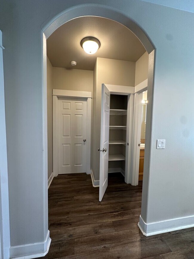 Building Photo - Beautiful home in SE Bend near Jewell Elementary!