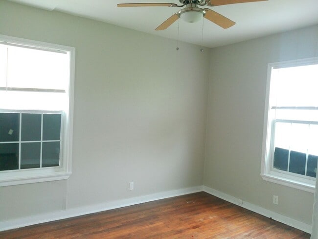 Building Photo - 2837 Sarita St