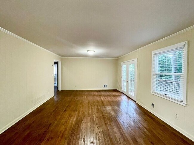 Building Photo - Lexington- Offering Self Guided Tour with ...
