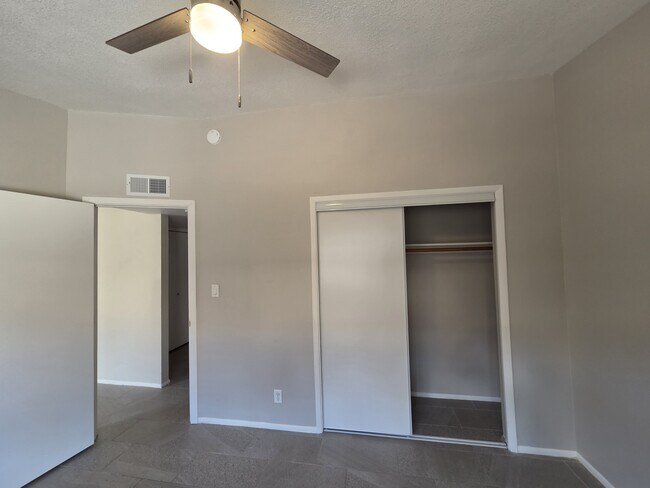 Building Photo - 6245 E Glencove Cir
