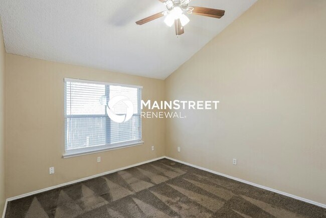 Building Photo - 3 Bedroom Pet-Friendly Home in Duncanville, TX with Main Street Renewal
