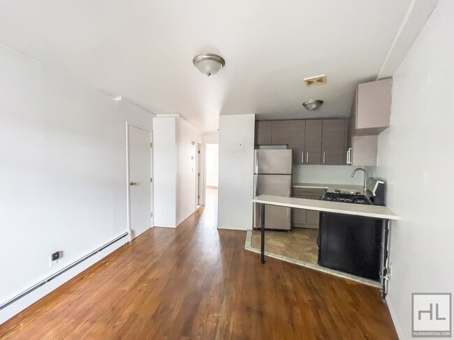 Building Photo - CLINTON HILL / Spacious 2-Bed 1-Bath / Con...