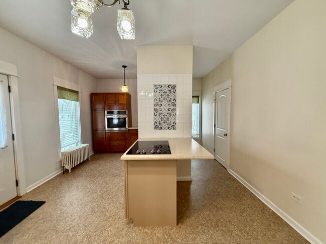 Building Photo - 717 Warner Ave