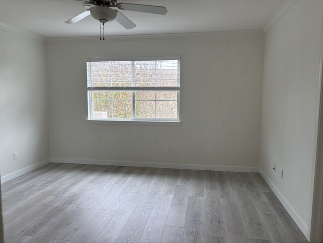 Building Photo - 4023 Bluff View Way