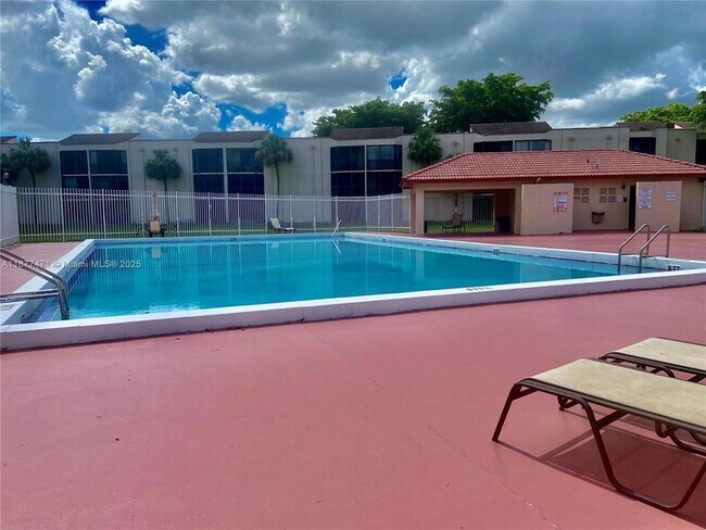 Building Photo - 3199 Foxcroft Rd