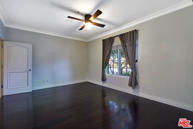 Building Photo - 851 N San Vicente Blvd