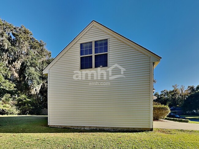 Building Photo - 145 Parkview Rd