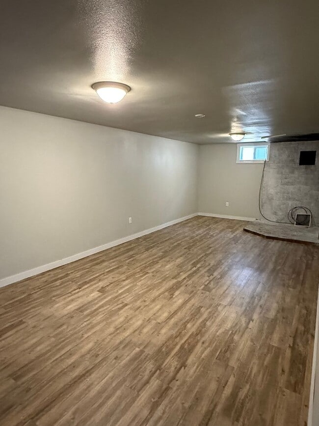 Building Photo - 434 Wicks Ln