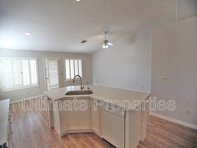 Building Photo - 7439 W Via Del Sol Dr